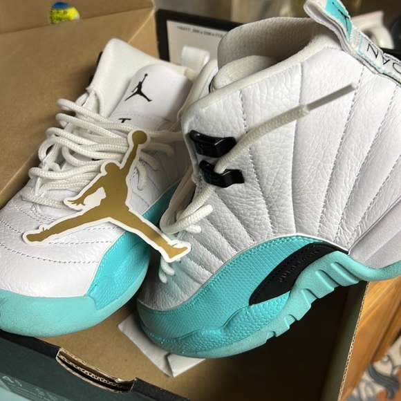 Size 4 white teal barely used like new - Picture 5 of 5